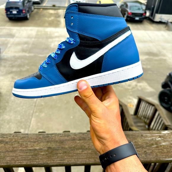 Custom University of Kentucky wildcats Air Jordan 1. Size 9.5 - Picture 3 of 4
